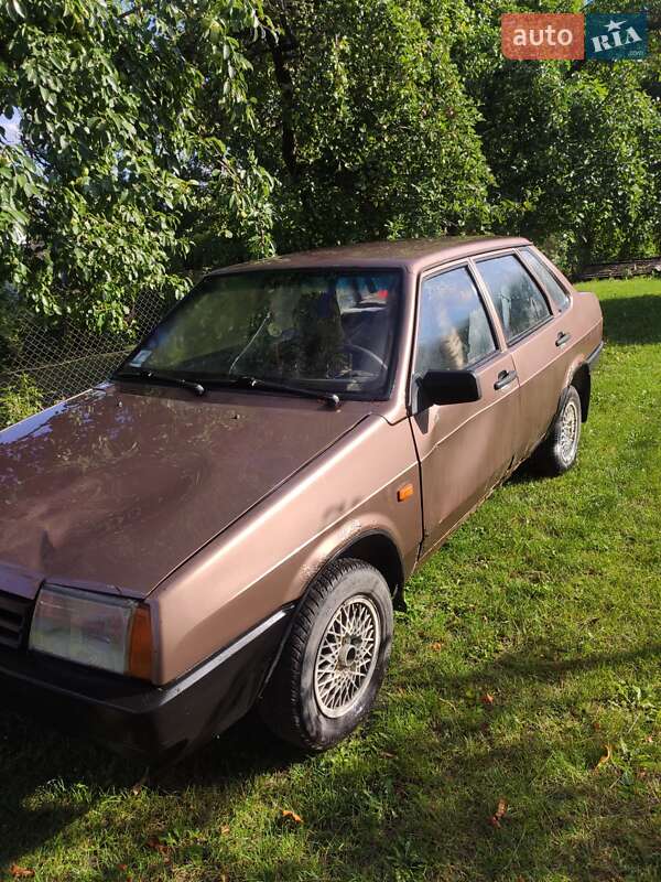 Седан ВАЗ / Lada 21099 1993 в Золочеве