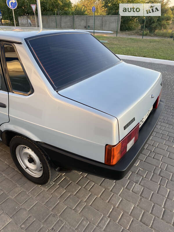 Седан ВАЗ / Lada 21099 2004 в Николаеве