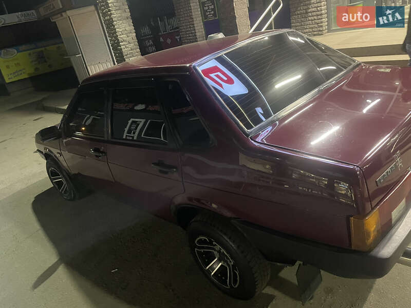 Седан ВАЗ / Lada 21099 1997 в Кривом Роге