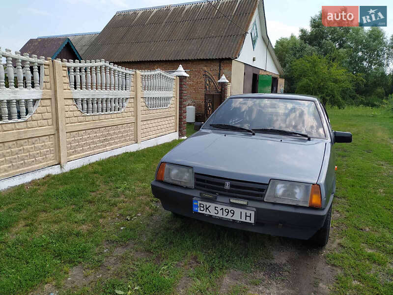 Седан ВАЗ / Lada 21099 2005 в Остроге