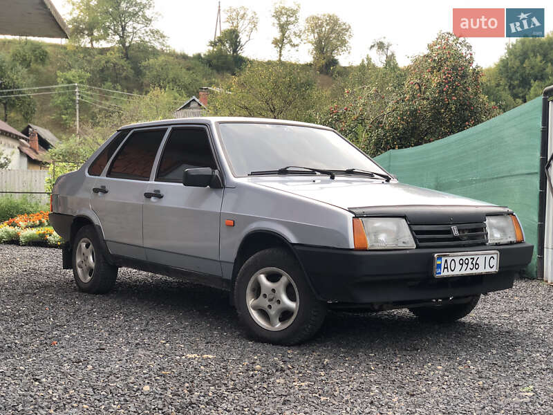 Седан ВАЗ 21099 2004 в 
