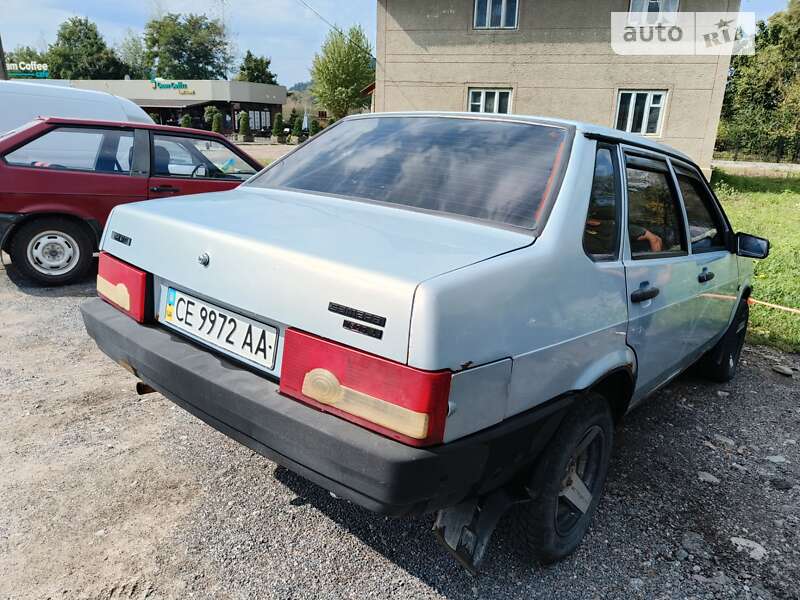 Седан ВАЗ / Lada 21099 2004 в Черновцах