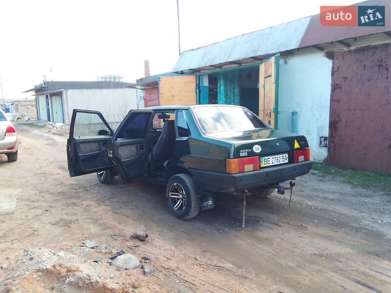 Седан ВАЗ / Lada 21099 2002 в Николаеве