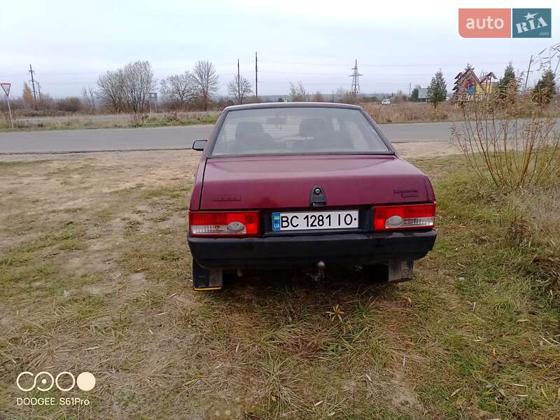 Седан ВАЗ / Lada 21099 1993 в Новояворівську