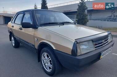 Седан ВАЗ / Lada 21099 2001 в Киеве