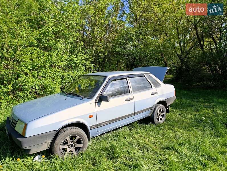 Седан ВАЗ / Lada 21099 2004 в Черновцах