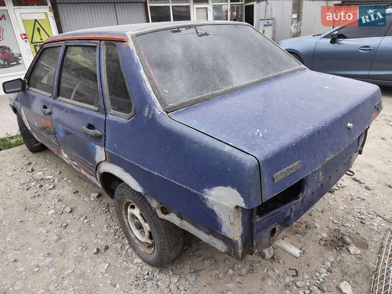 Седан ВАЗ / Lada 21099 2000 в Днепре
