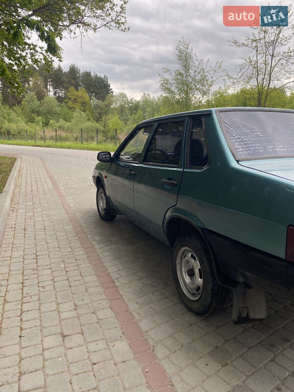 Седан ВАЗ / Lada 21099 1999 в Львове