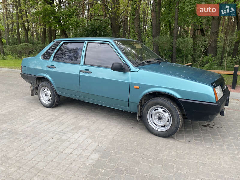 Седан ВАЗ / Lada 21099 1999 в Львове
