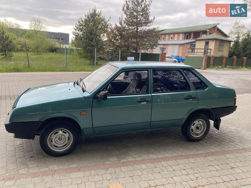Седан ВАЗ / Lada 21099 1999 в Львове