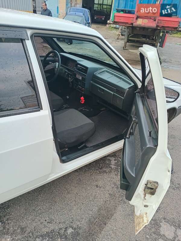 Седан ВАЗ / Lada 21099 2005 в Киеве