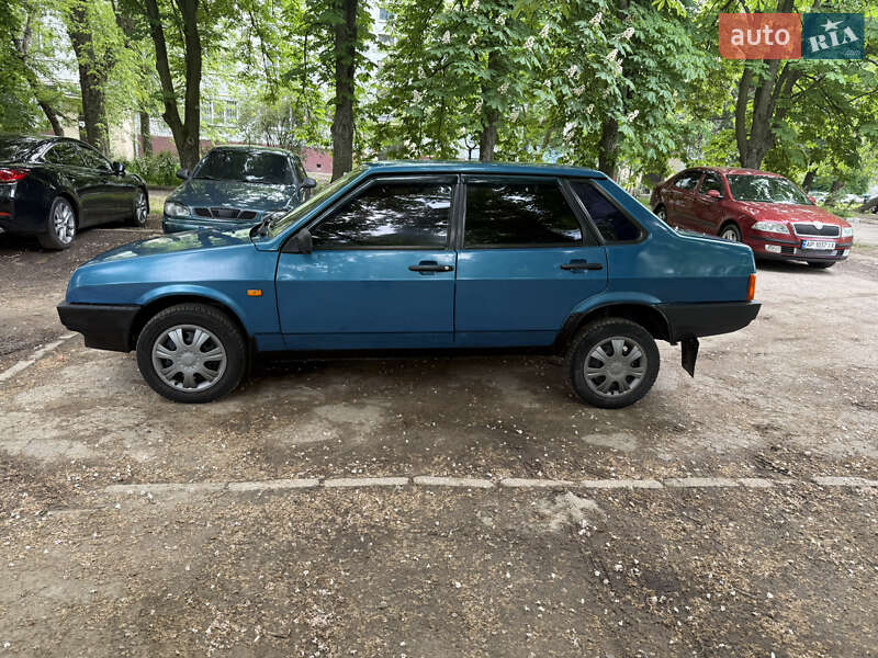 Седан ВАЗ / Lada 21099 2000 в Запорожье