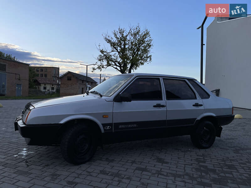 Седан ВАЗ / Lada 21099 2002 в Бориславі