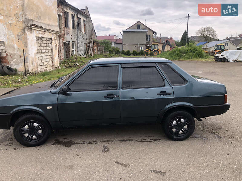 Седан ВАЗ / Lada 21099 2004 в Рудки