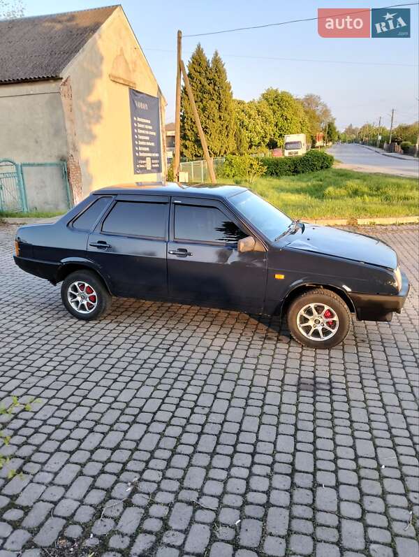 Седан ВАЗ / Lada 21099 2004 в Пустомытах