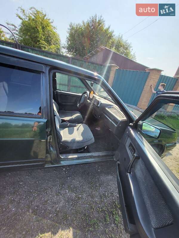 Седан ВАЗ / Lada 21099 2004 в Хороле