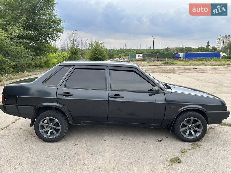 Седан ВАЗ / Lada 21099 2000 в Запорожье