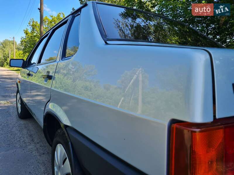 Седан ВАЗ / Lada 21099 2004 в Миргороде