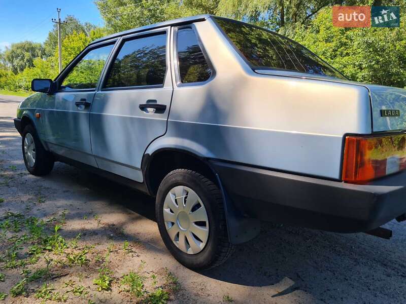Седан ВАЗ / Lada 21099 2004 в Миргороде
