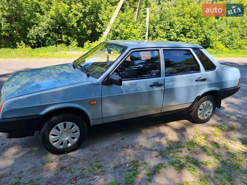 Седан ВАЗ / Lada 21099 2004 в Миргороде