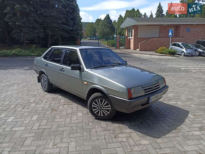 Седан ВАЗ / Lada 21099 1993 в Львове