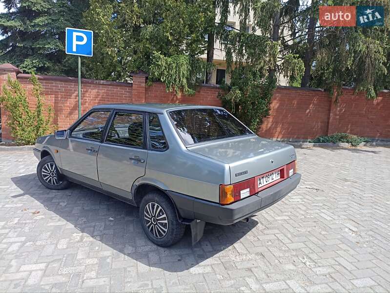 Седан ВАЗ / Lada 21099 1993 в Львове