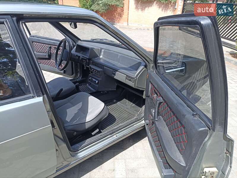 Седан ВАЗ / Lada 21099 1993 в Львове