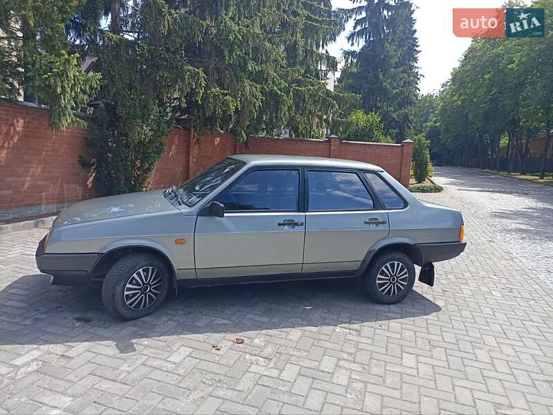 Седан ВАЗ / Lada 21099 1993 в Львове