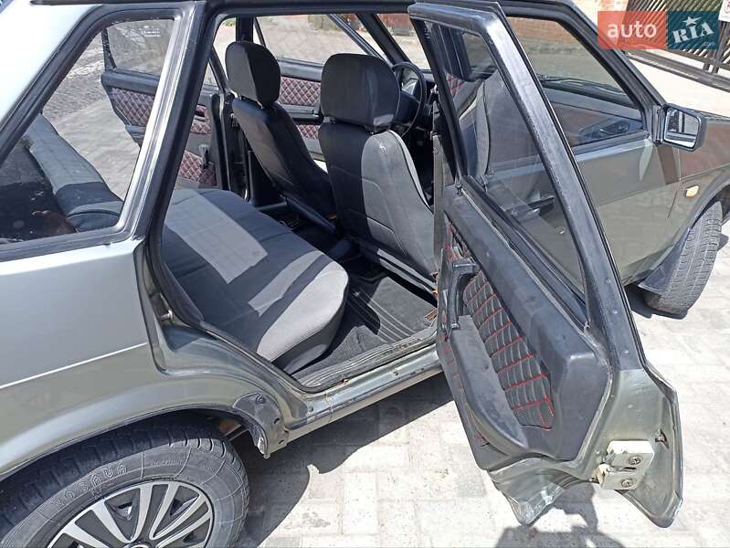 Седан ВАЗ / Lada 21099 1993 в Львове