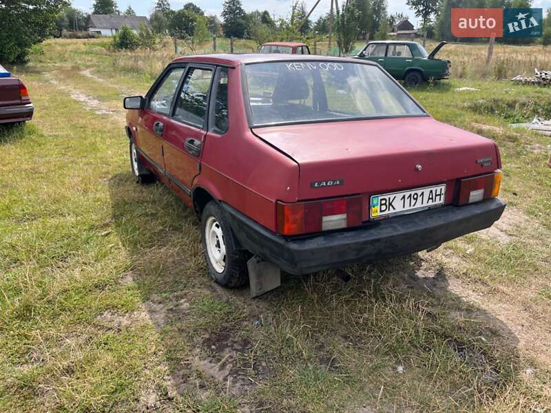Хэтчбек ВАЗ / Lada 21099 1994 в Вараше
