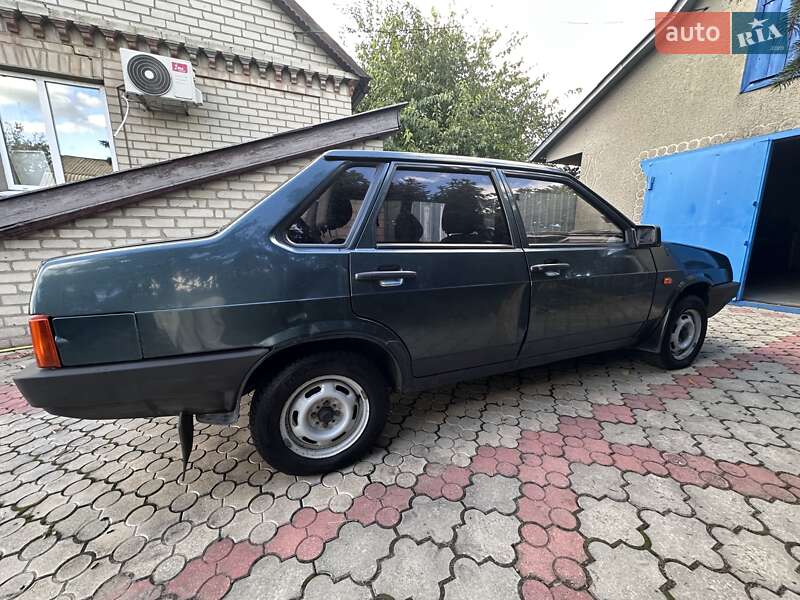 Седан ВАЗ / Lada 21099 2004 в Дніпрі