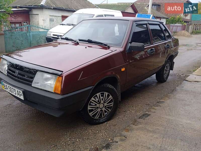 Седан ВАЗ 21099 2009 в  фото Седан ВАЗ 21099 2009 в