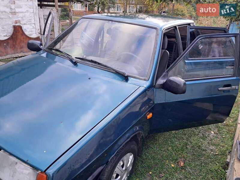 Седан ВАЗ / Lada 21099 2000 в Рівному