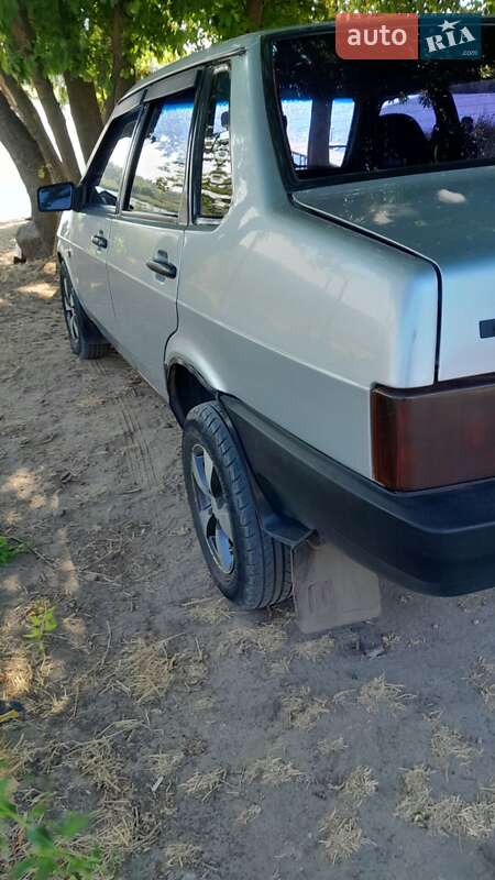 Седан ВАЗ / Lada 21099 2002 в Кривом Роге фото 5 Седан ВАЗ / Lada 21099 2002 в Кривом Роге