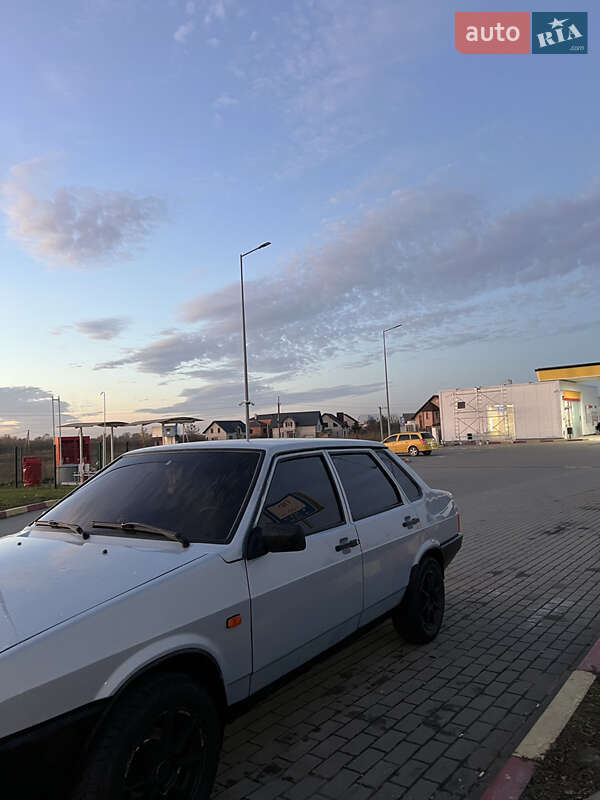 Седан ВАЗ / Lada 21099 2004 в Ивано-Франковске