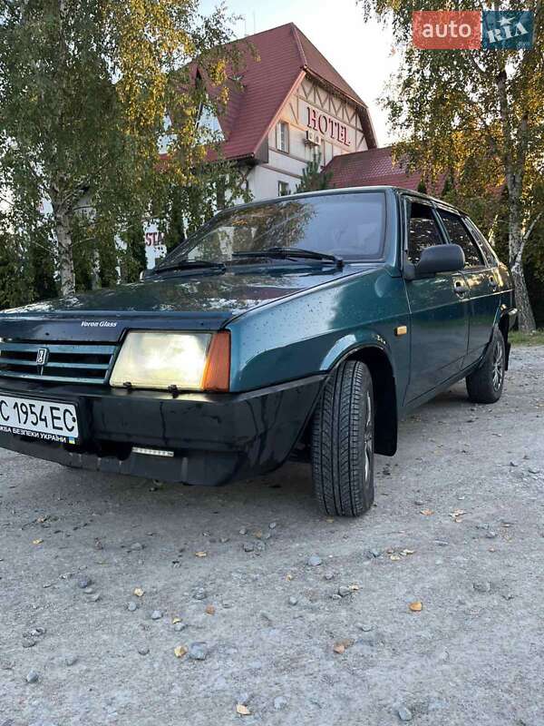 Седан ВАЗ / Lada 21099 2001 в Львові