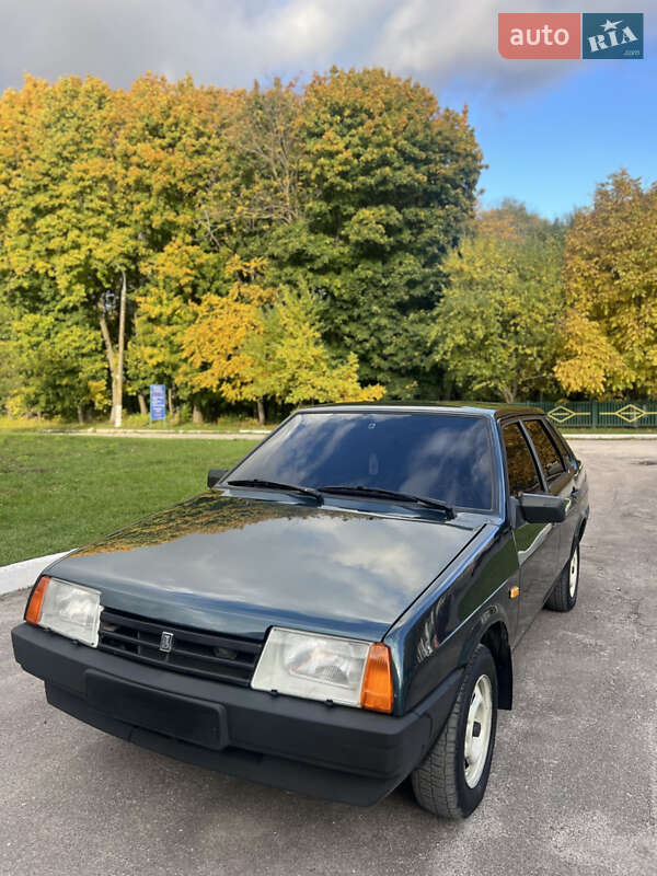 Седан ВАЗ / Lada 21099 2004 в Волочиске