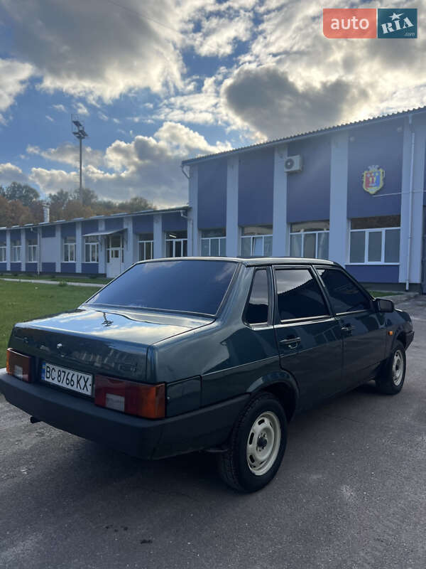 Седан ВАЗ / Lada 21099 2004 в Волочиске