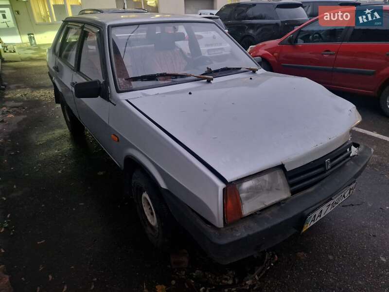 Седан ВАЗ / Lada 21099 2003 в Киеве