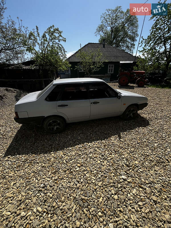 Седан ВАЗ / Lada 21099 1998 в Вижнице фото Седан ВАЗ / Lada 21099 1998 в Вижнице