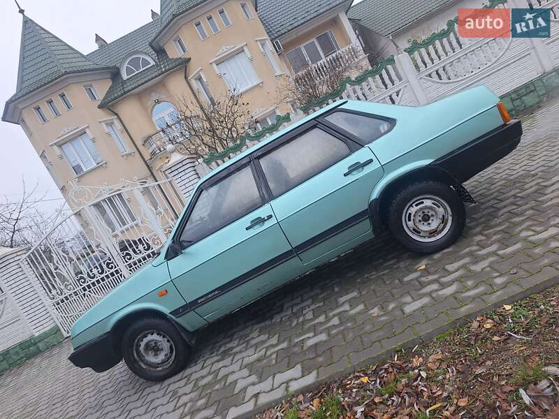 Седан ВАЗ / Lada 21099 2003 в Черновцах