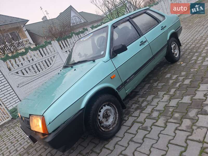 Седан ВАЗ / Lada 21099 2003 в Черновцах