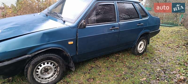 Седан ВАЗ / Lada 21099 2001 в Остроге