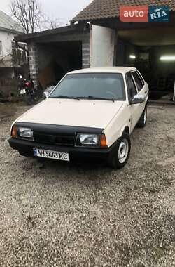Седан ВАЗ 21099 1992 в Бурштыне