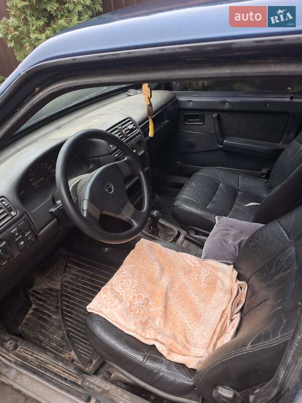 Седан ВАЗ / Lada 21099 2004 в Чугуеве