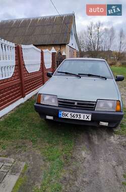 Седан ВАЗ 21099 2008 в Остроге