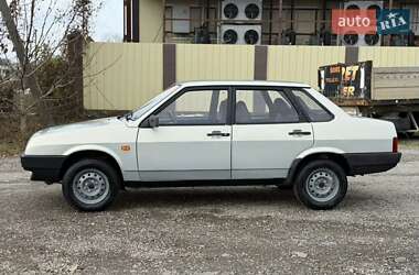 Седан ВАЗ 21099 2002 в Гусятине