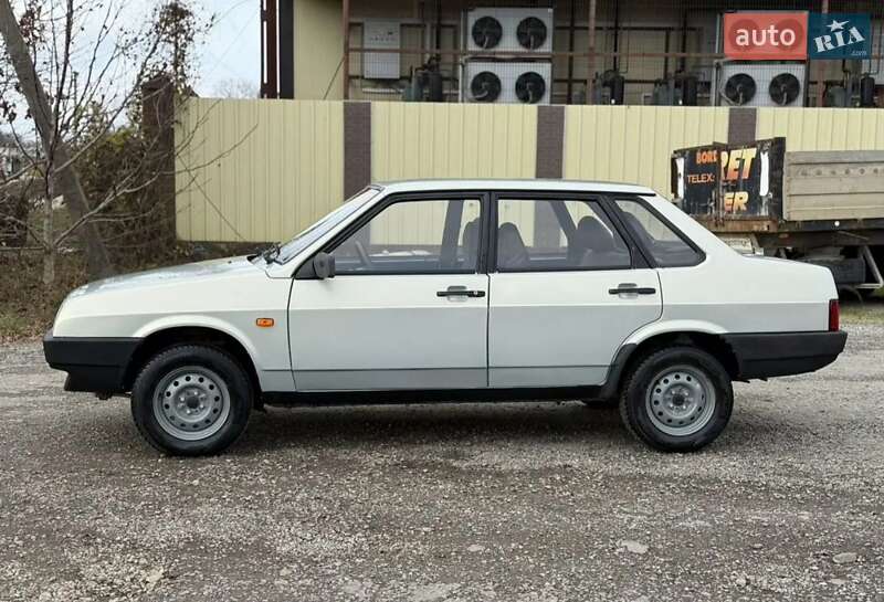Седан ВАЗ / Lada 21099 2002 в Гусятине