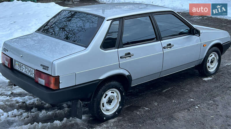 Седан ВАЗ / Lada 21099 2003 в Александровке