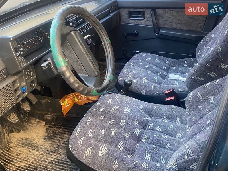 Седан ВАЗ / Lada 21099 2002 в Киеве